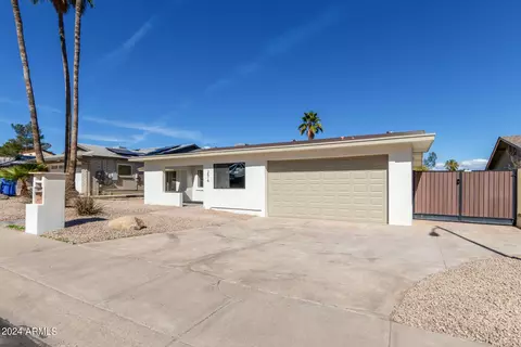 Exterior - 2616 E Claire Dr, Phoenix, AZ 85032 photo 3 of 15