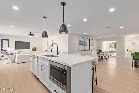 Kitchen - 2616 E Claire Dr, Phoenix, AZ 85032 photo 4 of 8