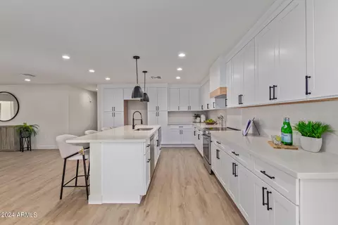 Kitchen - 2616 E Claire Dr, Phoenix, AZ 85032 photo 3 of 8