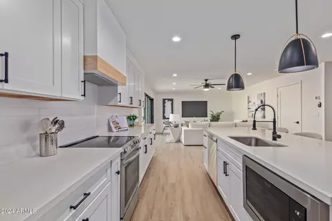 Kitchen - 2616 E Claire Dr, Phoenix, AZ 85032 photo 5 of 8