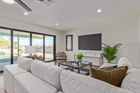Living - 2616 E Claire Dr, Phoenix, AZ 85032 photo 2 of 3