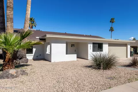 Exterior - 2616 E Claire Dr, Phoenix, AZ 85032 photo 5 of 15