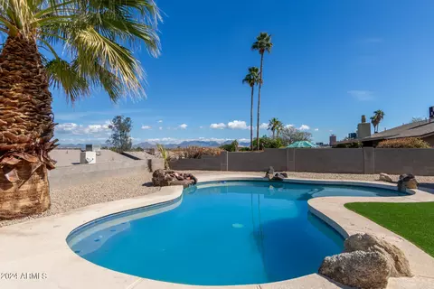 Exterior - 2616 E Claire Dr, Phoenix, AZ 85032 photo 13 of 15
