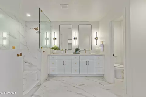Bath - 2616 E Claire Dr, Phoenix, AZ 85032 photo 1 of 5
