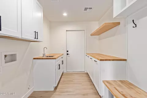 Kitchen - 2616 E Claire Dr, Phoenix, AZ 85032 photo 8 of 8