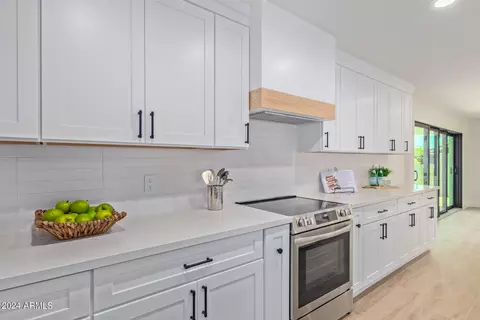 Kitchen - 2616 E Claire Dr, Phoenix, AZ 85032 photo 6 of 8