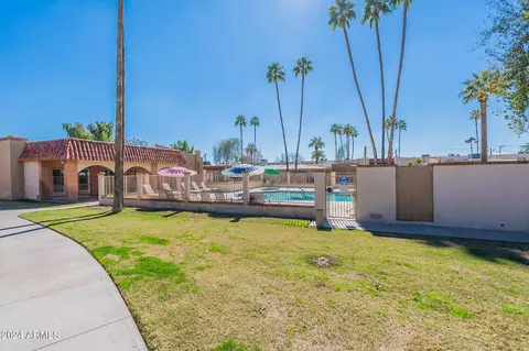 Exterior - 1320 E Bethany Home Rd #13, Phoenix, AZ 85014 photo 9 of 14