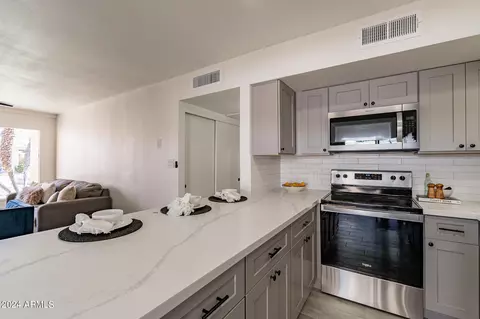 Kitchen - 1320 E Bethany Home Rd #13, Phoenix, AZ 85014 photo 4 of 7