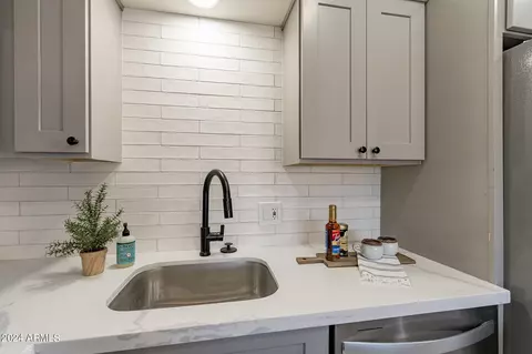Kitchen - 1320 E Bethany Home Rd #13, Phoenix, AZ 85014 photo 6 of 7