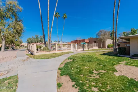 View/Area - 1320 E Bethany Home Rd #13, Phoenix, AZ 85014 photo 1 of 7