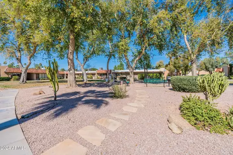 View/Area - 1320 E Bethany Home Rd #13, Phoenix, AZ 85014 photo 4 of 7