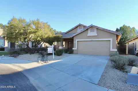 Exterior - 781 N Surfside Dr, Gilbert, AZ 85233 photo 2 of 11