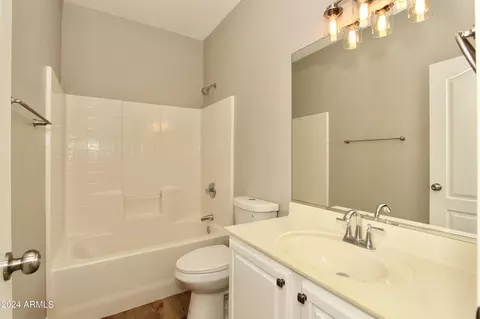 Bath - 781 N Surfside Dr, Gilbert, AZ 85233 photo 1 of 4