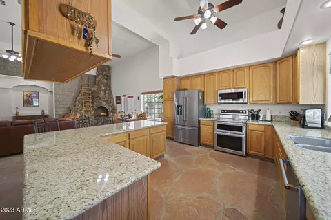 Kitchen - 141 E Cloud Rd, Phoenix, AZ 85086 photo 4 of 5