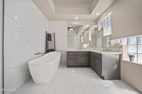 Bath - 141 E Cloud Rd, Phoenix, AZ 85086 photo 2 of 7