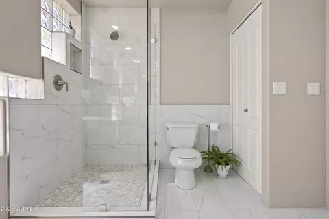 Bath - 141 E Cloud Rd, Phoenix, AZ 85086 photo 4 of 7