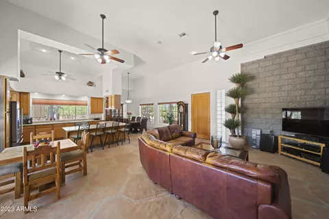 Living - 141 E Cloud Rd, Phoenix, AZ 85086 photo 2 of 6