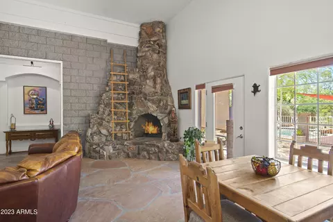 Dining - 141 E Cloud Rd, Phoenix, AZ 85086 photo 2 of 7