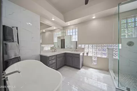 Bath - 141 E Cloud Rd, Phoenix, AZ 85086 photo 1 of 7