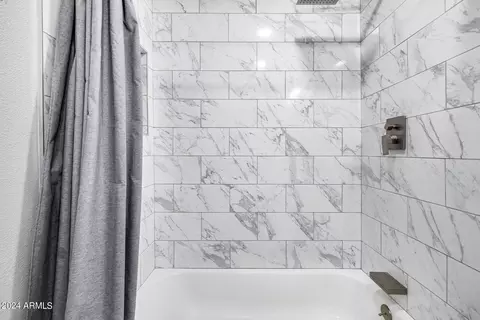 Bath - 1431 E Chambers St, Phoenix, AZ 85040 photo 3 of 4