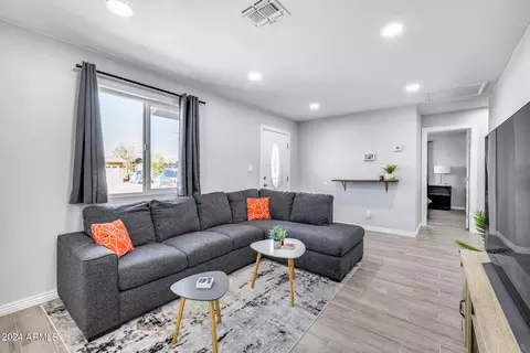 Living - 1431 E Chambers St, Phoenix, AZ 85040 photo 1 of 7