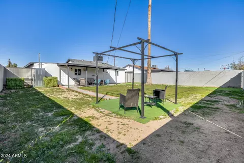 Exterior - 1431 E Chambers St, Phoenix, AZ 85040 photo 9 of 11