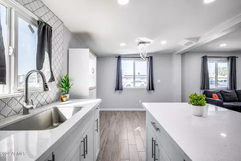 Bath - 1431 E Chambers St, Phoenix, AZ 85040 photo 1 of 4
