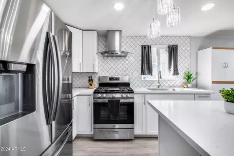 Kitchen - 1431 E Chambers St, Phoenix, AZ 85040 photo 6 of 8
