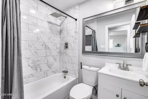 Bath - 1431 E Chambers St, Phoenix, AZ 85040 photo 2 of 4