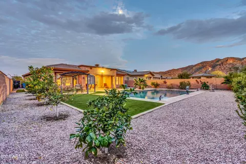 Exterior - 115 E Summerside Rd, Phoenix, AZ 85042 photo 9 of 24