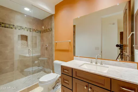 Bath - 115 E Summerside Rd, Phoenix, AZ 85042 photo 2 of 9