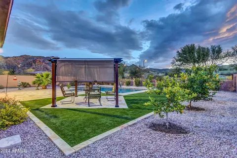Exterior - 115 E Summerside Rd, Phoenix, AZ 85042 photo 10 of 24