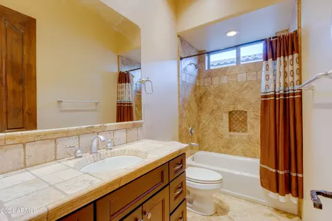Bath - 115 E Summerside Rd, Phoenix, AZ 85042 photo 4 of 9