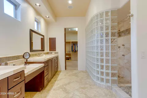 Bath - 115 E Summerside Rd, Phoenix, AZ 85042 photo 7 of 9