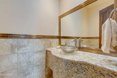Bath - 115 E Summerside Rd, Phoenix, AZ 85042 photo 5 of 9