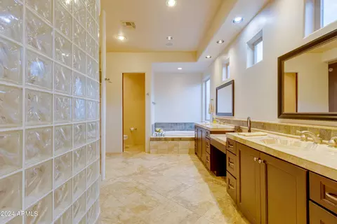 Bath - 115 E Summerside Rd, Phoenix, AZ 85042 photo 8 of 9