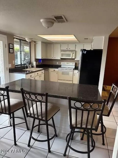Kitchen - 12725 E Cloud Rd, Chandler, AZ 85249 photo 1 of 4