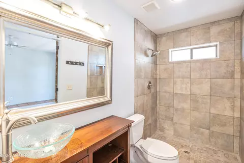 Bath - 1345 E Galvin St, Phoenix, AZ 85086 photo 1 of 3
