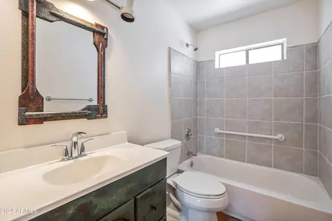 Bath - 1345 E Galvin St, Phoenix, AZ 85086 photo 3 of 3