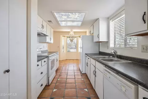 Kitchen - 1345 E Galvin St, Phoenix, AZ 85086 photo 3 of 7