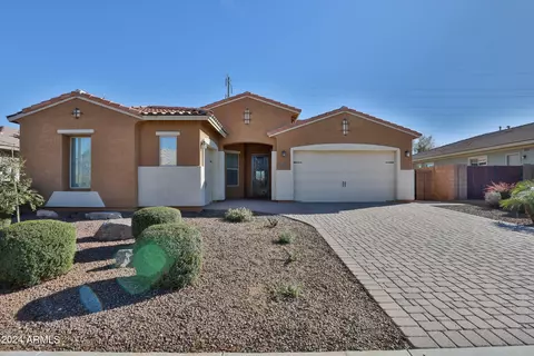 18583 W Pioneer St, Goodyear, AZ 85338