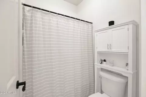 Bath - 3102 E Turnberry Dr, Gilbert, AZ 85298 photo 7 of 8