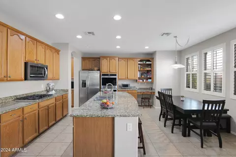 Kitchen - 3102 E Turnberry Dr, Gilbert, AZ 85298 photo 6 of 7