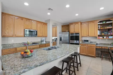 Kitchen - 3102 E Turnberry Dr, Gilbert, AZ 85298 photo 5 of 7