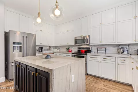 Kitchen - 4118 E Laurel Ave, Gilbert, AZ 85234 photo 4 of 6