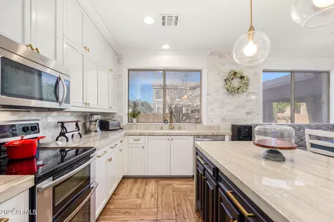 Kitchen - 4118 E Laurel Ave, Gilbert, AZ 85234 photo 5 of 6