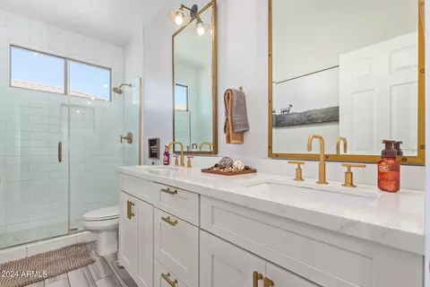 Bath - 4118 E Laurel Ave, Gilbert, AZ 85234 photo 2 of 4