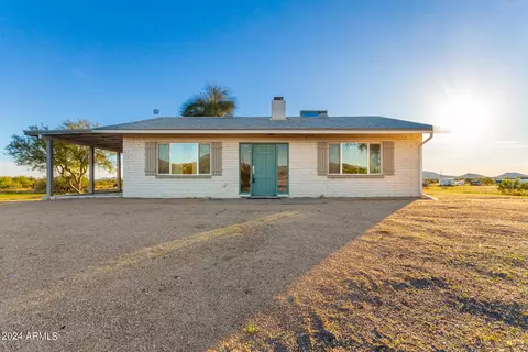 Exterior - 39212 N 3rd Ave, Phoenix, AZ 85086 photo 13 of 24