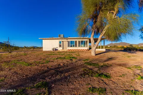 Exterior - 39212 N 3rd Ave, Phoenix, AZ 85086 photo 19 of 24