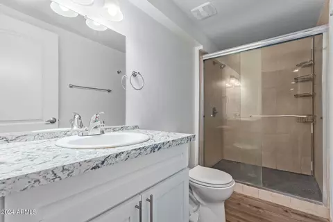 Bath - 39212 N 3rd Ave, Phoenix, AZ 85086 photo 1 of 3